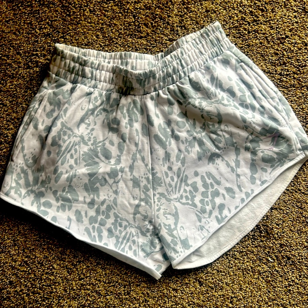 Gym Shark Casual Shorts with Pockets Size Small